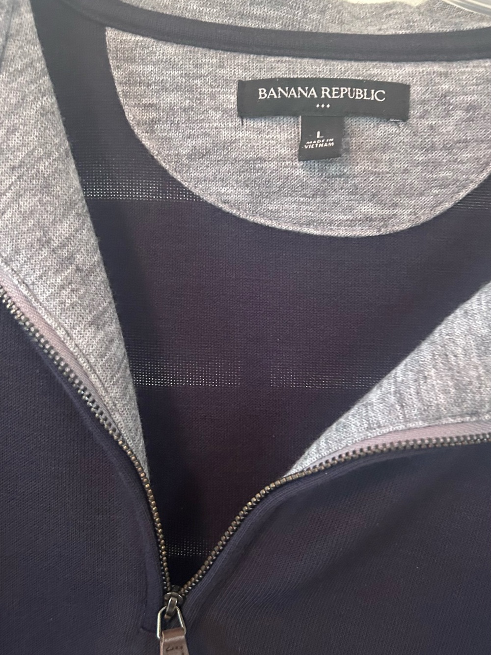 Amazon Essentials Men's Black and Gray Quarter-Zip Pullover